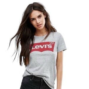 • Levi’s • Perfect Tee